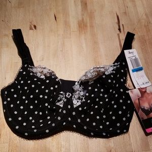 New 32DDD bra with tags